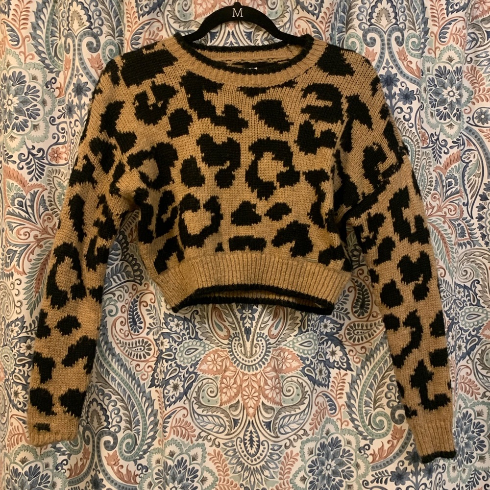 Leopard print cropped sweater